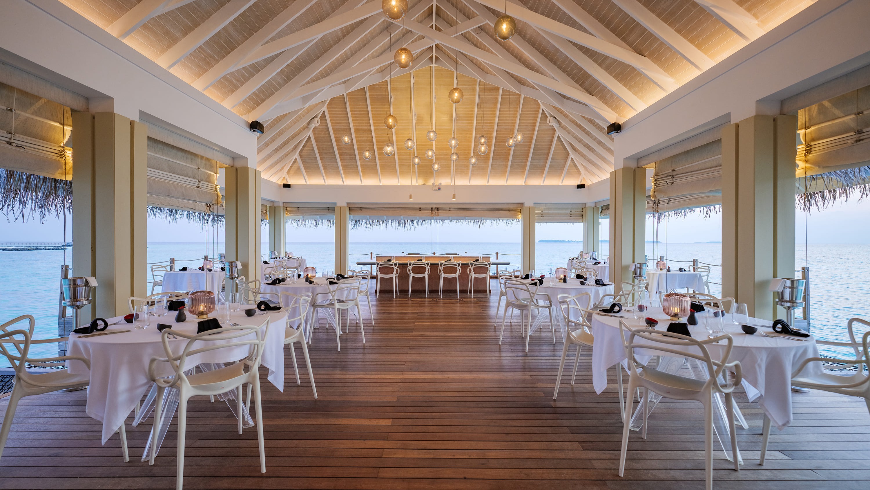 YAMA RESTAURANT / ヤマ ( 水上レストラン )