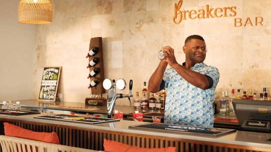 Breakers Bar